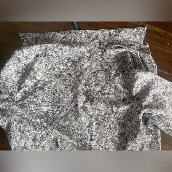 Lululemon men’s button down shirt black and white pattern - Picture 3 of 5